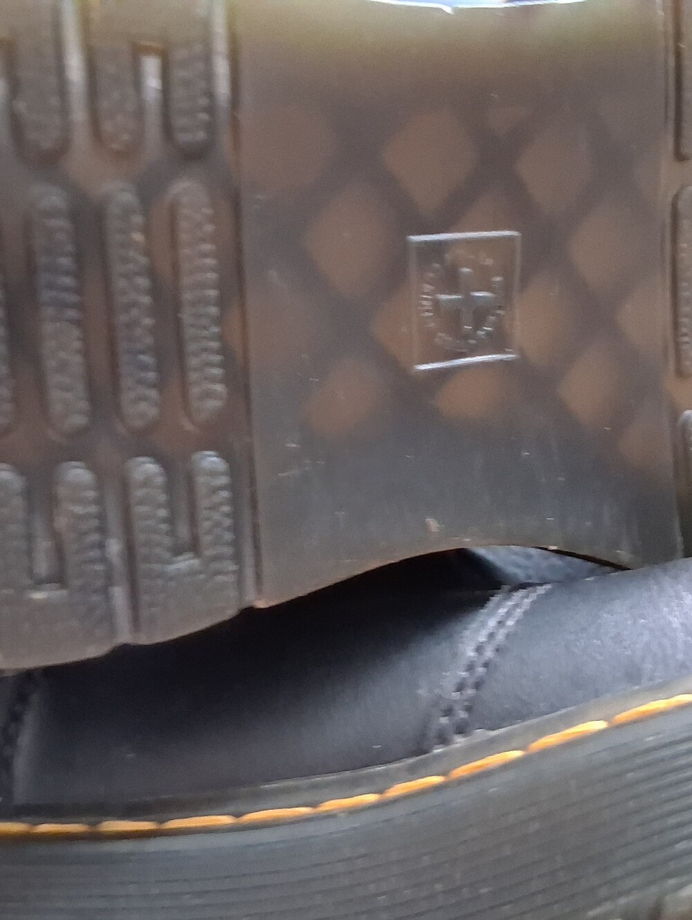 DR.MARTENS - Picture 4 of 7